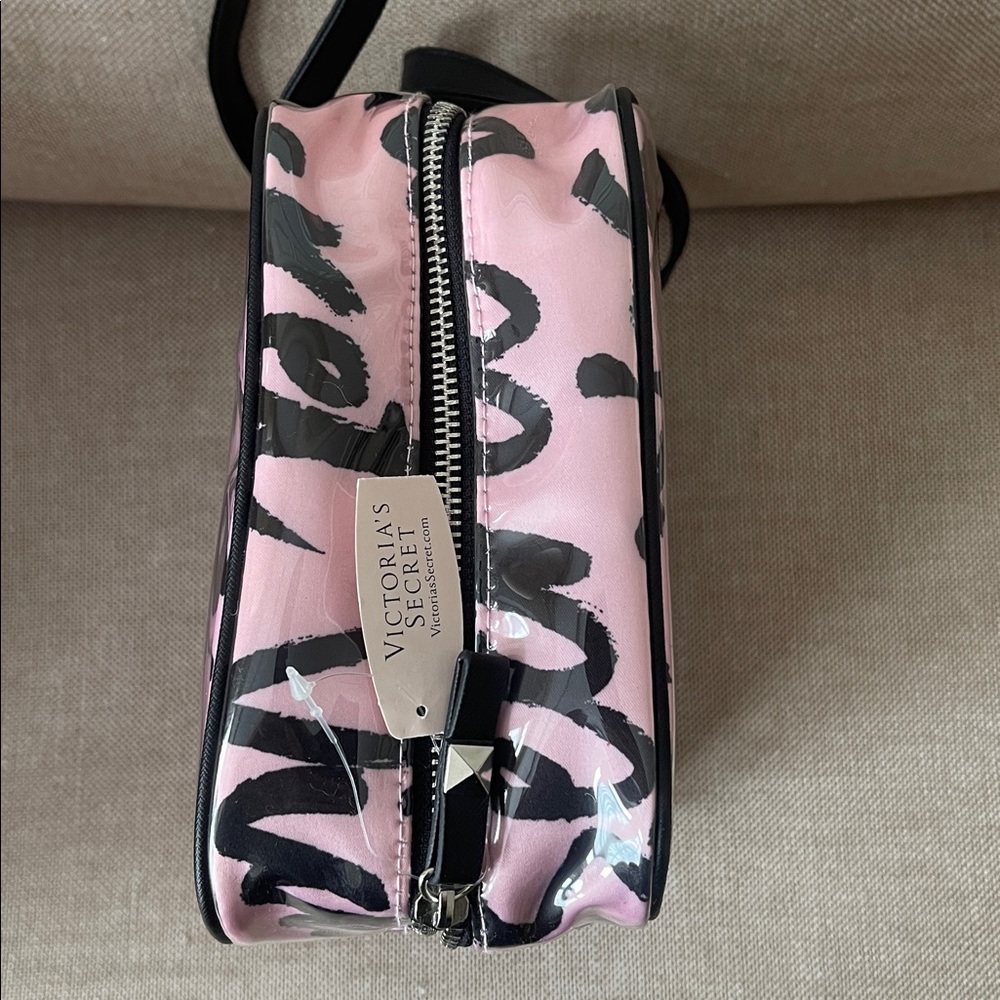 NWT Victoria Secrets Cosmetic Zip Travel Signature Logo Makeup Beauty Bag - Picture 3 of 4